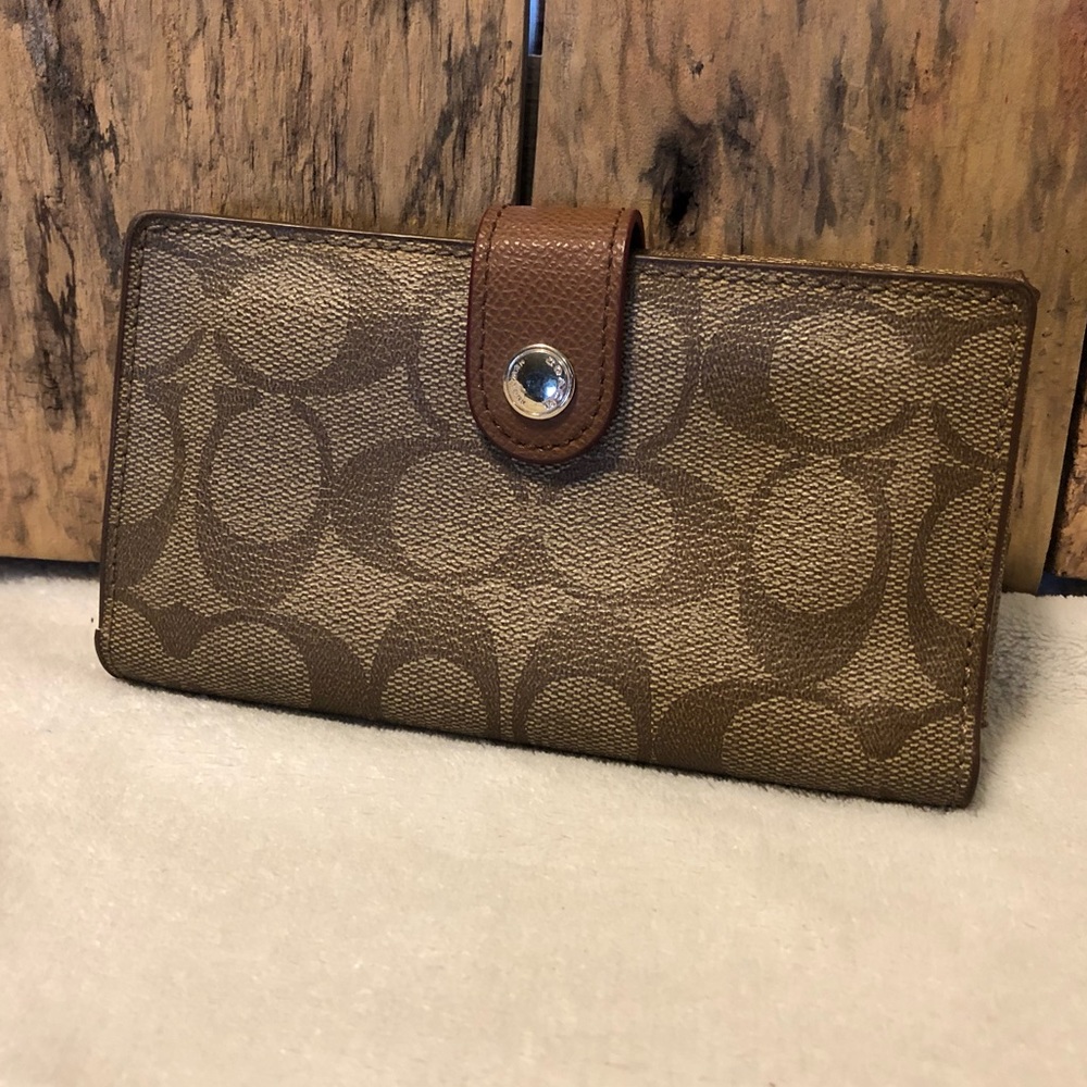 Coach snap close wallet